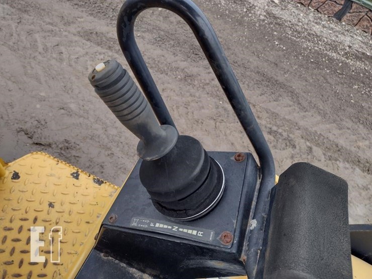 2010-caterpillar-cb34xw-image-8