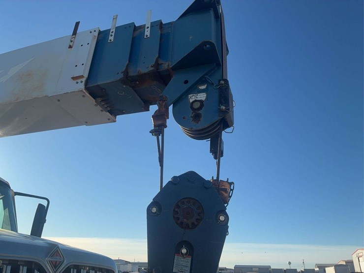 international-2010-40100s-truck-crane-image-18