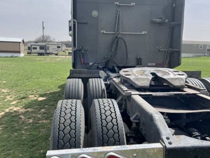 2006-peterbilt-379-image-4