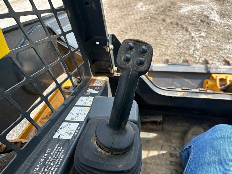 2021-deere-331g-image-20