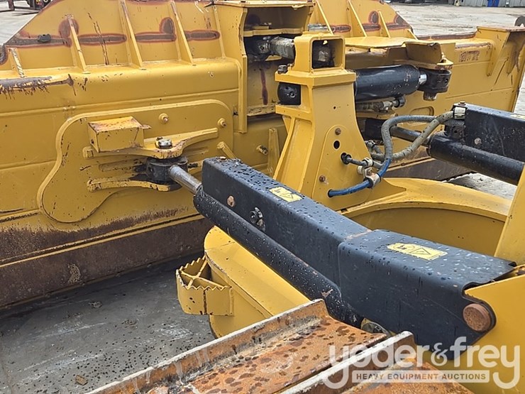 2016-caterpillar-d6n-image-30