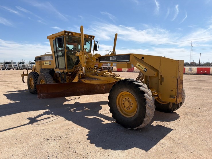 2007-caterpillar-140h-image-3