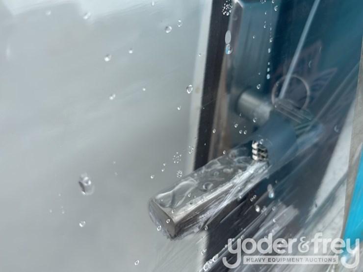 unused-110v-portable-toilets-c/w-shower-image-12