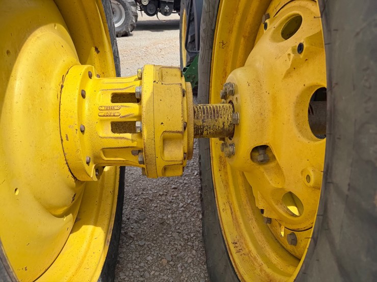 2004-john-deere-8230-image-15