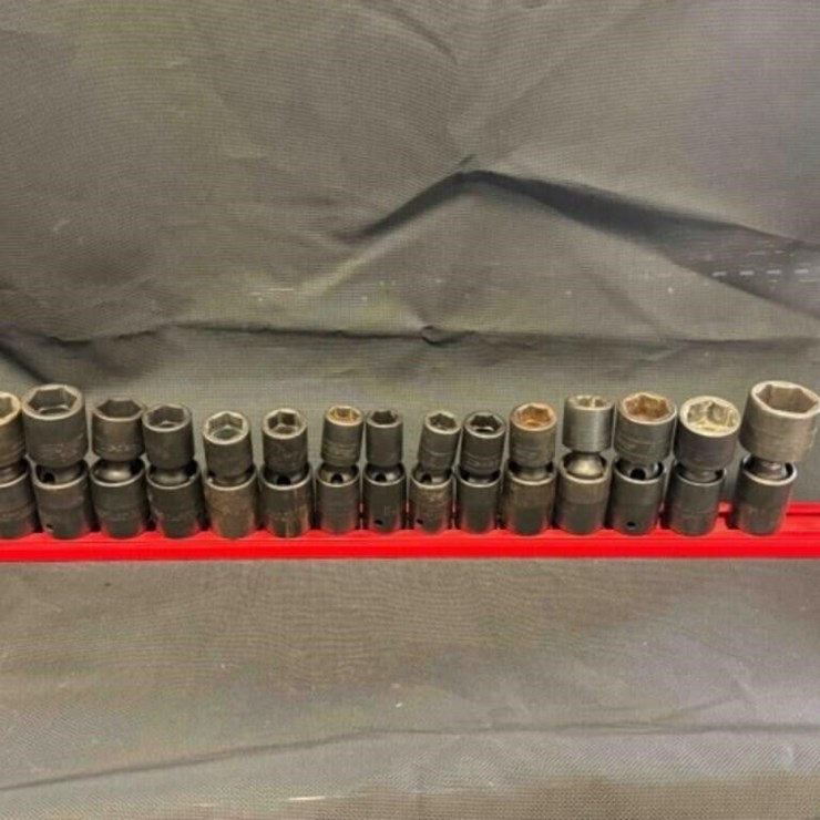 Snap-On swivel head impact sockets