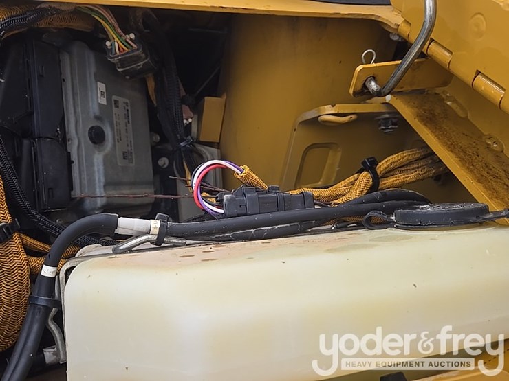 2016-caterpillar-d6n-image-40