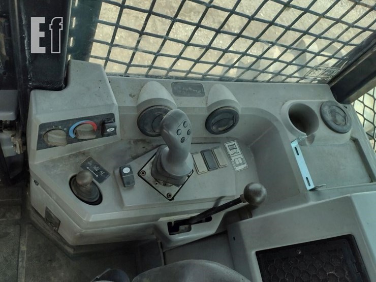 2011-caterpillar-525c-image-8