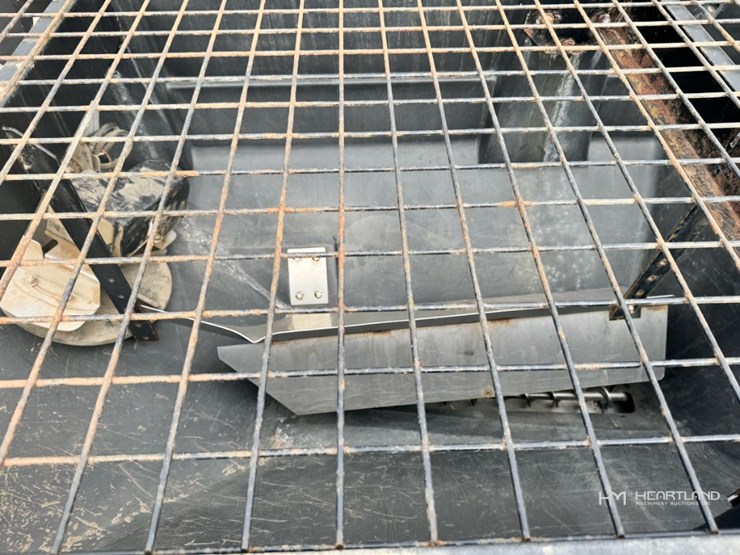 salt-dogg-shpe-2000-electric-poly-hopper-spreader-image-9