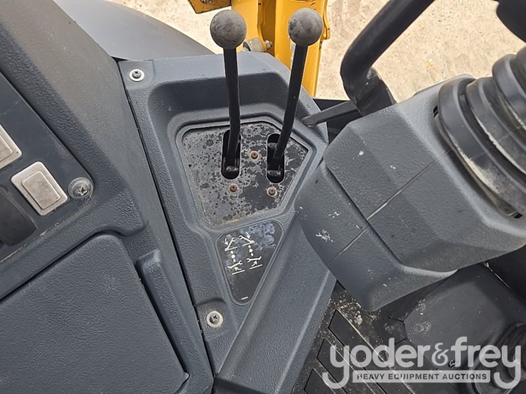 2019-deere-310l-image-67