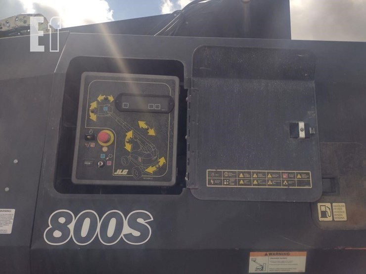 2013-jlg-800s-image-31