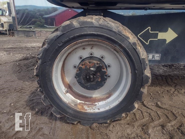 2013-jlg-800s-image-19