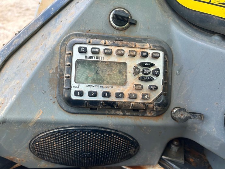 2023-bobcat-t770-image-19