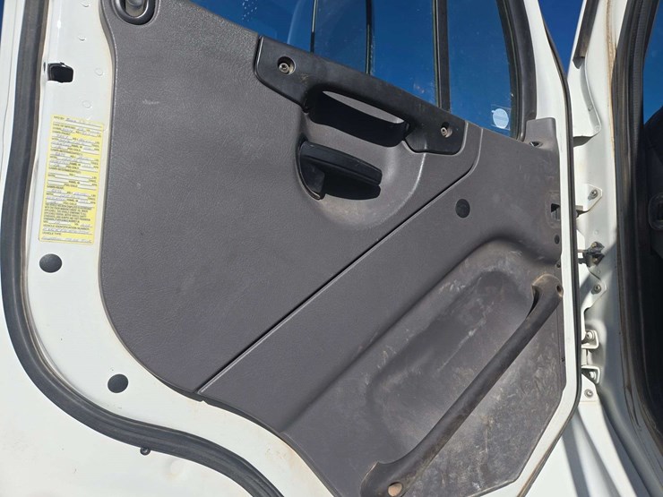 2014-freightliner-m2-106-image-23