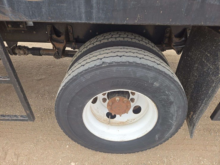 2011-international-7400-image-10