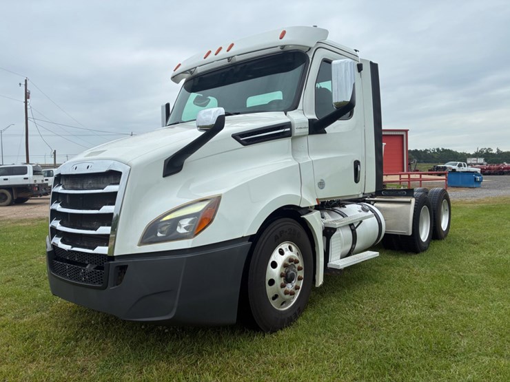 2019-freightliner-cascadia-125-image-1