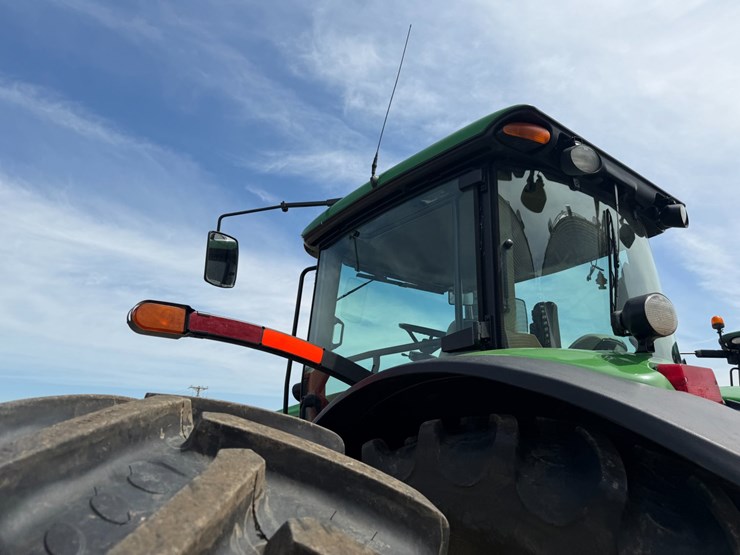 2006-john-deere-8330-image-25
