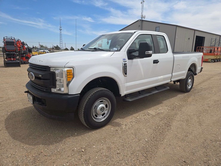 2017-ford-f250-xl-image-1