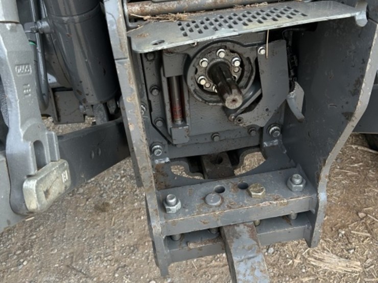 2020-massey-ferguson-5711-image-38