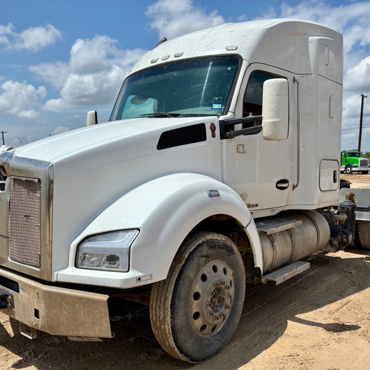 2017 KENWORTH T880