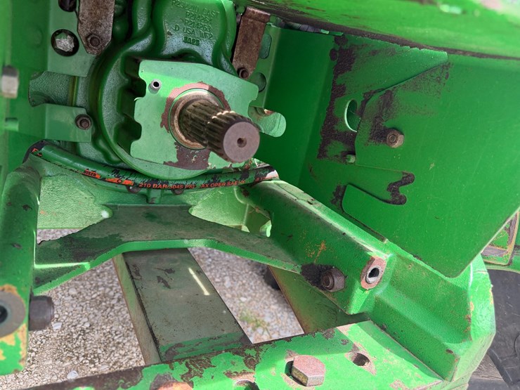 2013-john-deere-8335r-image-23