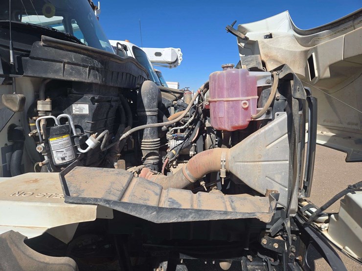 2011-international-7400-image-28