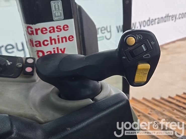2016-caterpillar-d6n-image-79