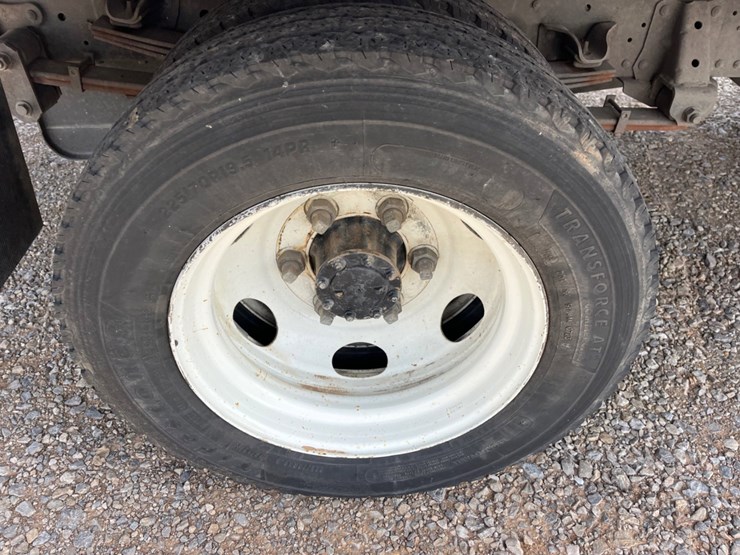 2020-isuzu-nrr-image-12