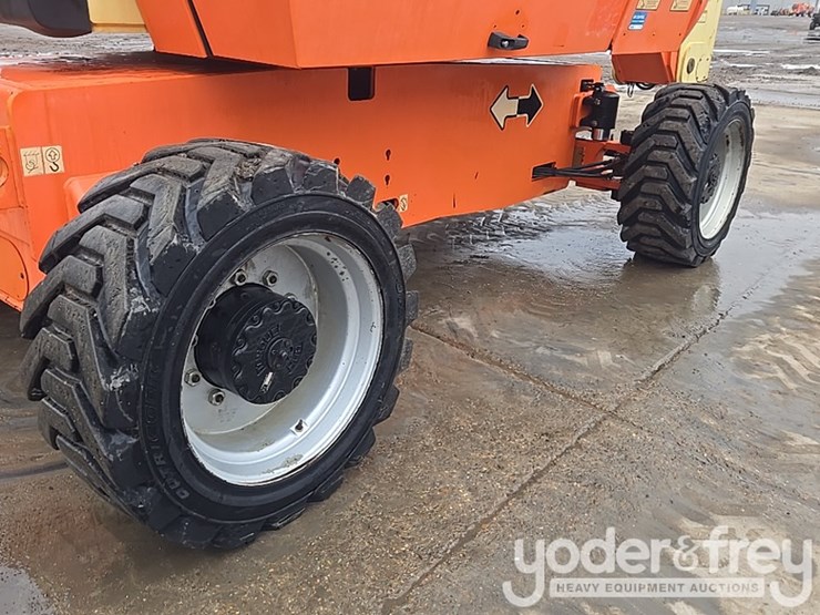 2016-jlg-800aj-image-10