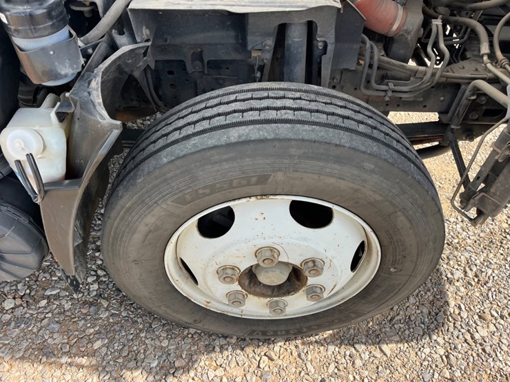 2020-isuzu-nrr-image-9