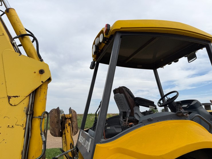 new-holland-lb75b-image-75