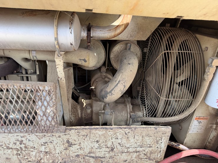 #46876-•-ingersoll-rand-mobile-air-compressor-image-34