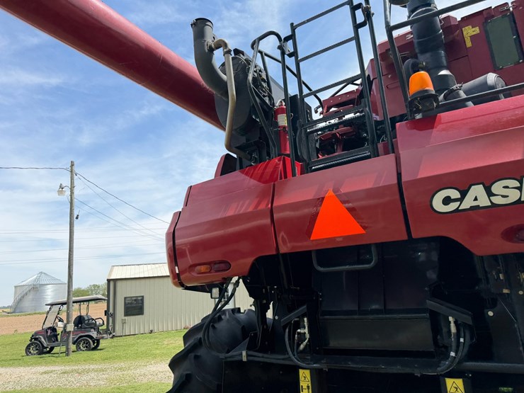 2016-case-ih-8240-image-16