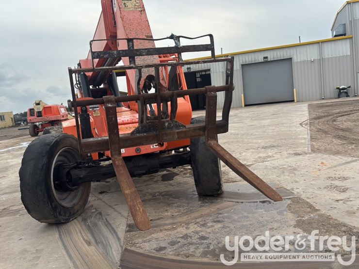 2013-sky-trak-8042-image-27