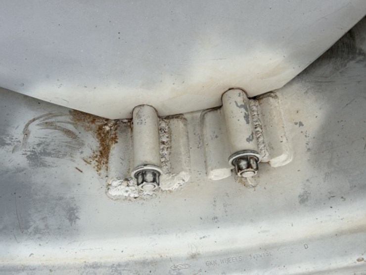 2020-massey-ferguson-5711-image-41