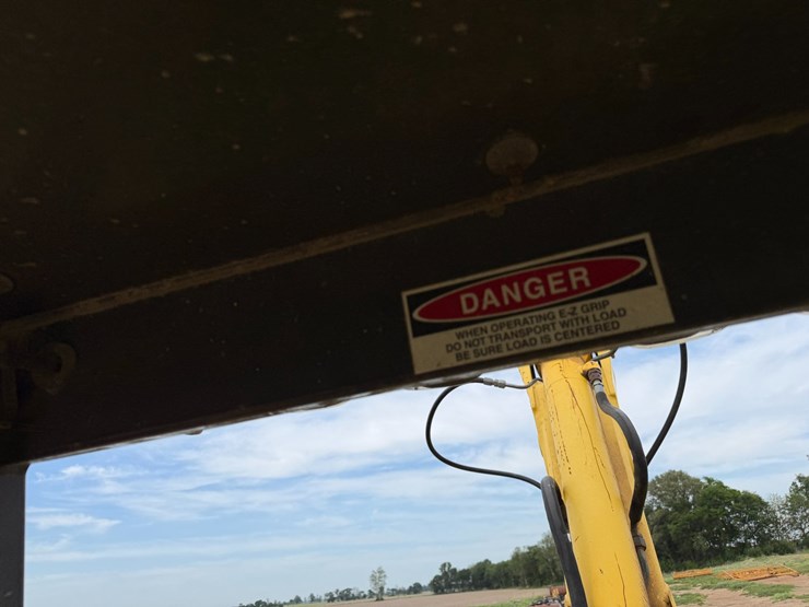 new-holland-lb75b-image-94