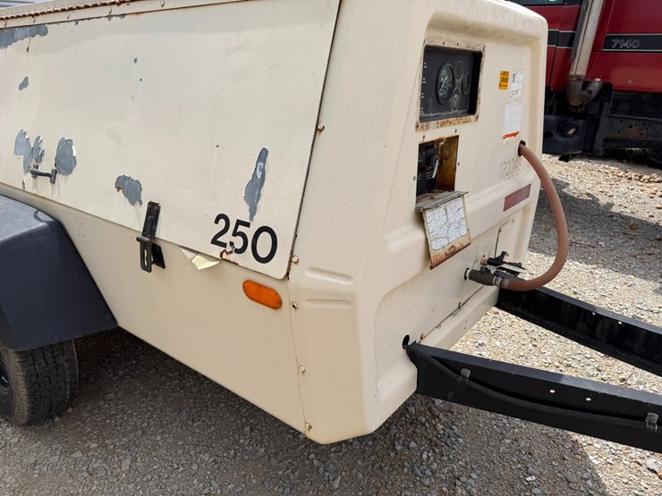 #46876-•-ingersoll-rand-mobile-air-compressor-image-25