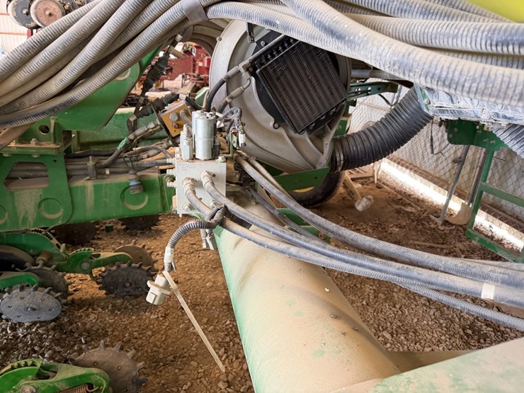 john-deere-1720-image-40