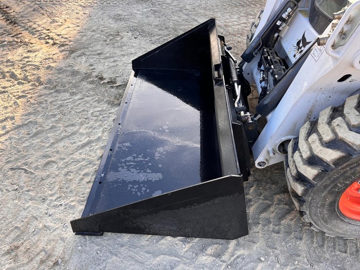 wildcat-74"-skid-steer-long-bottom-bucket-image-5
