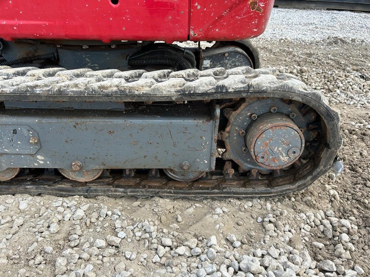 2022-takeuchi-tb210r-image-16