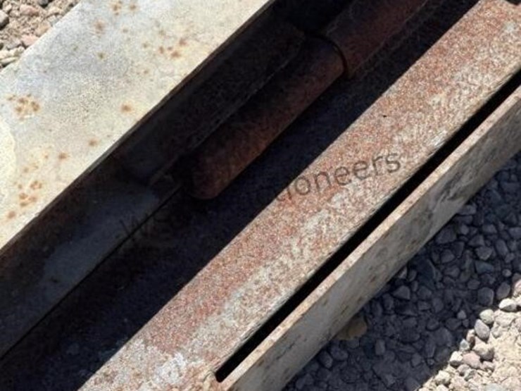 steel-hinged-frame-image-10