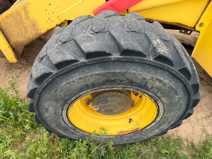 new-holland-lb75b-image-8