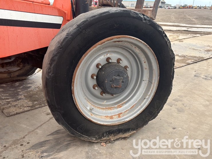 2013-sky-trak-8042-image-11