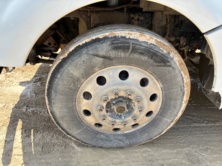 2017-kenworth-t880-image-10