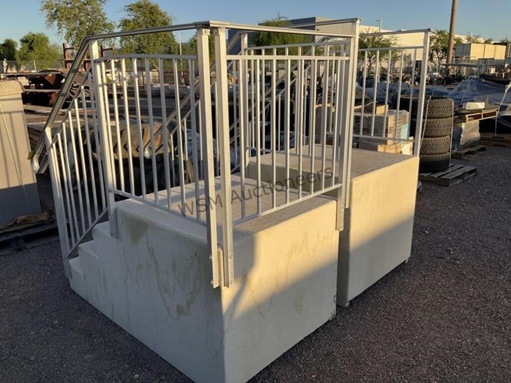 (2)-fiberglass-stair-cases-image-3