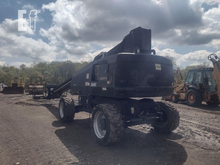 2013-jlg-800s-image-38