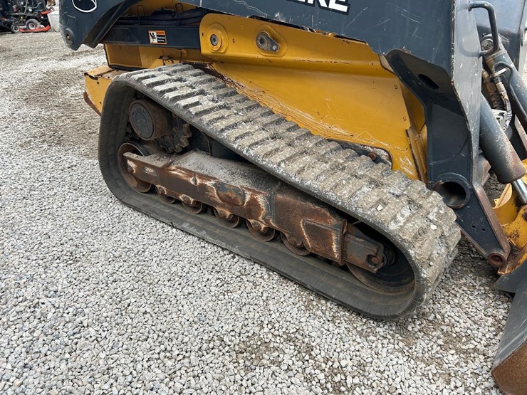 2021-deere-331g-image-12