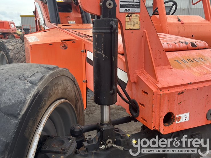 2013-sky-trak-8042-image-18