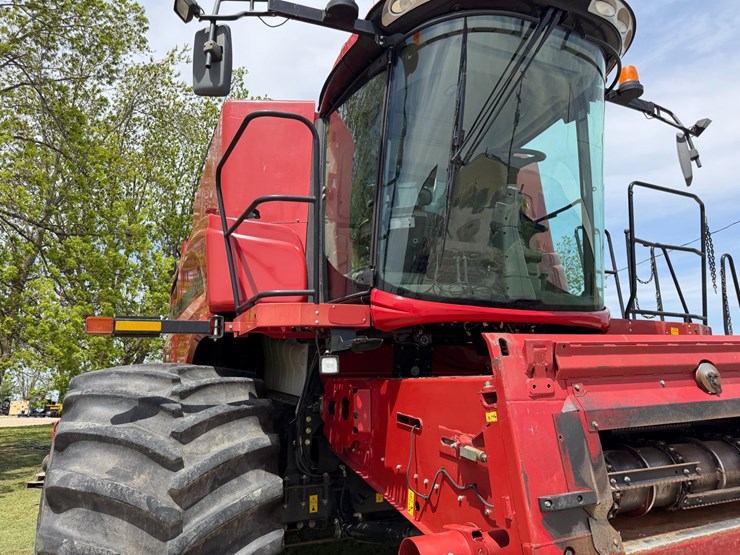 2016-case-ih-8240-image-30