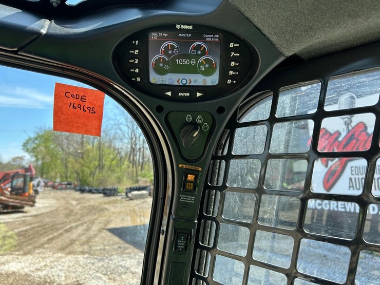 2019-bobcat-s740-image-21