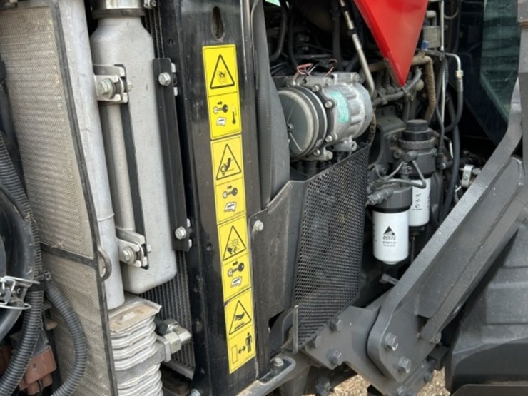 2020-massey-ferguson-5711-image-18